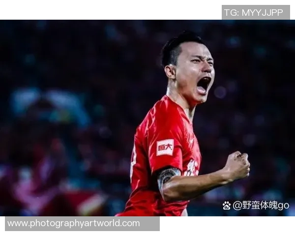 足球明星汇聚一堂打造梦幻球队共同追逐绿茵场上的荣耀与胜利